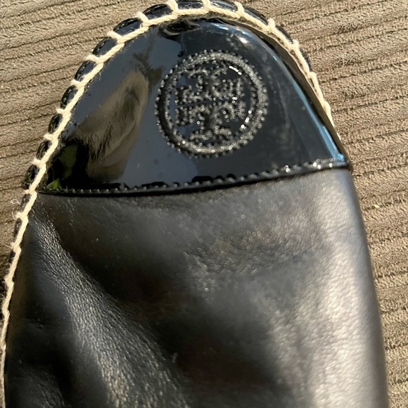 Tory Burch COLOR-BLOCK MIXED-LEATHER ESPADRILLE
NWOT
SiE 8.5 - Picture 10 of 11